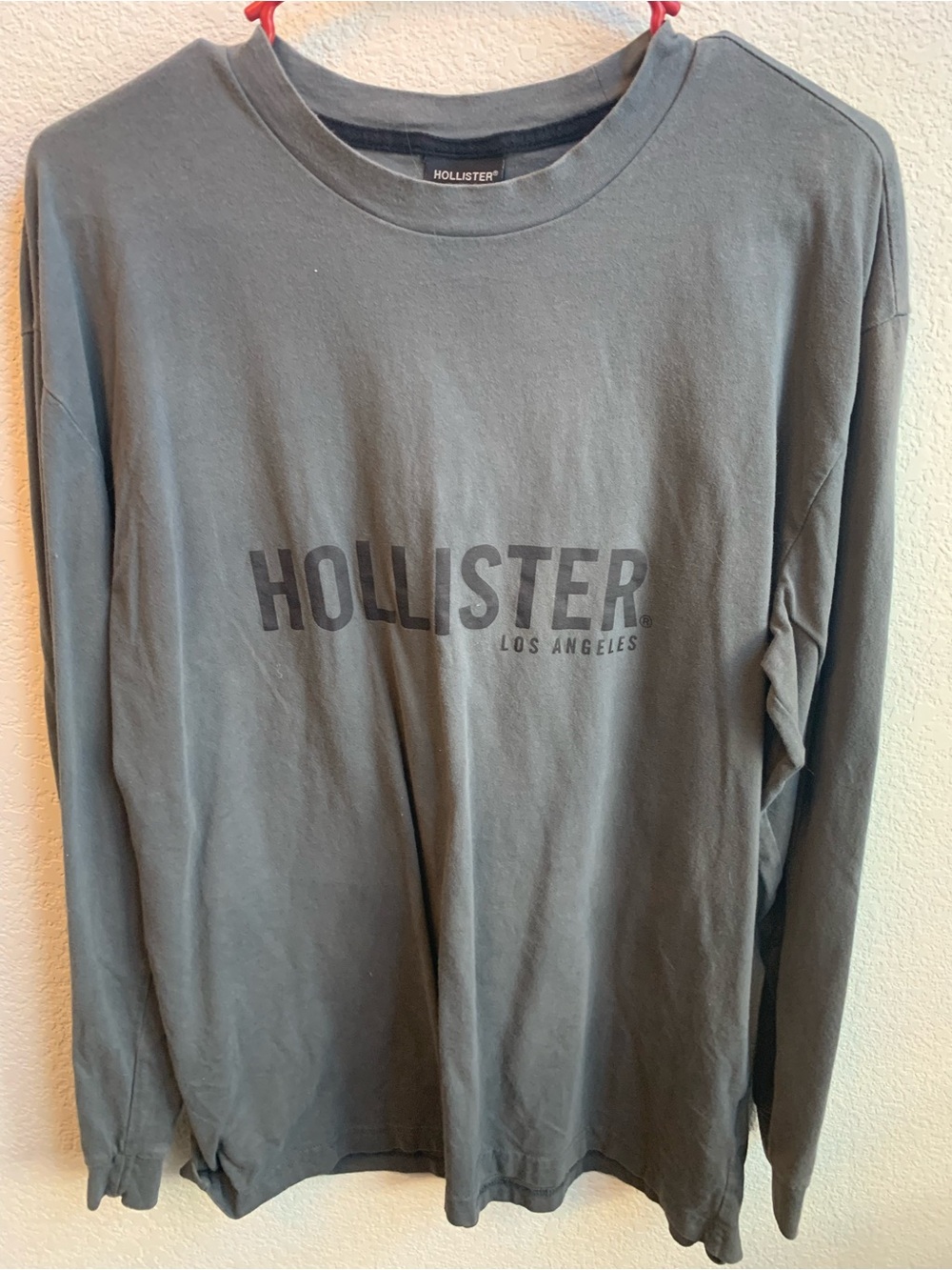 Hollister Men's Long-Sleeve Logo Tee — Dark Gray